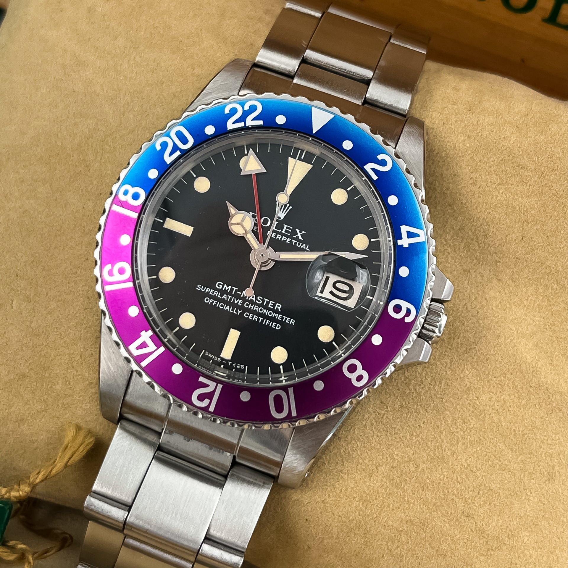 Rolex GMT-Master Ref. 1675 "Fuchsia Bezel Long E"
